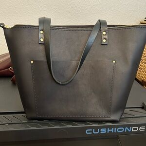 Portland Leather tote. Large with zipper